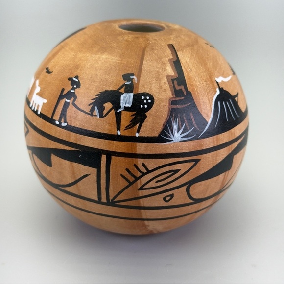 Handpainted Navajo Ceramic Seed Pot - Picture 1 of 7